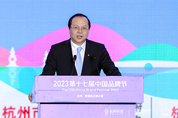 王彤.jpg