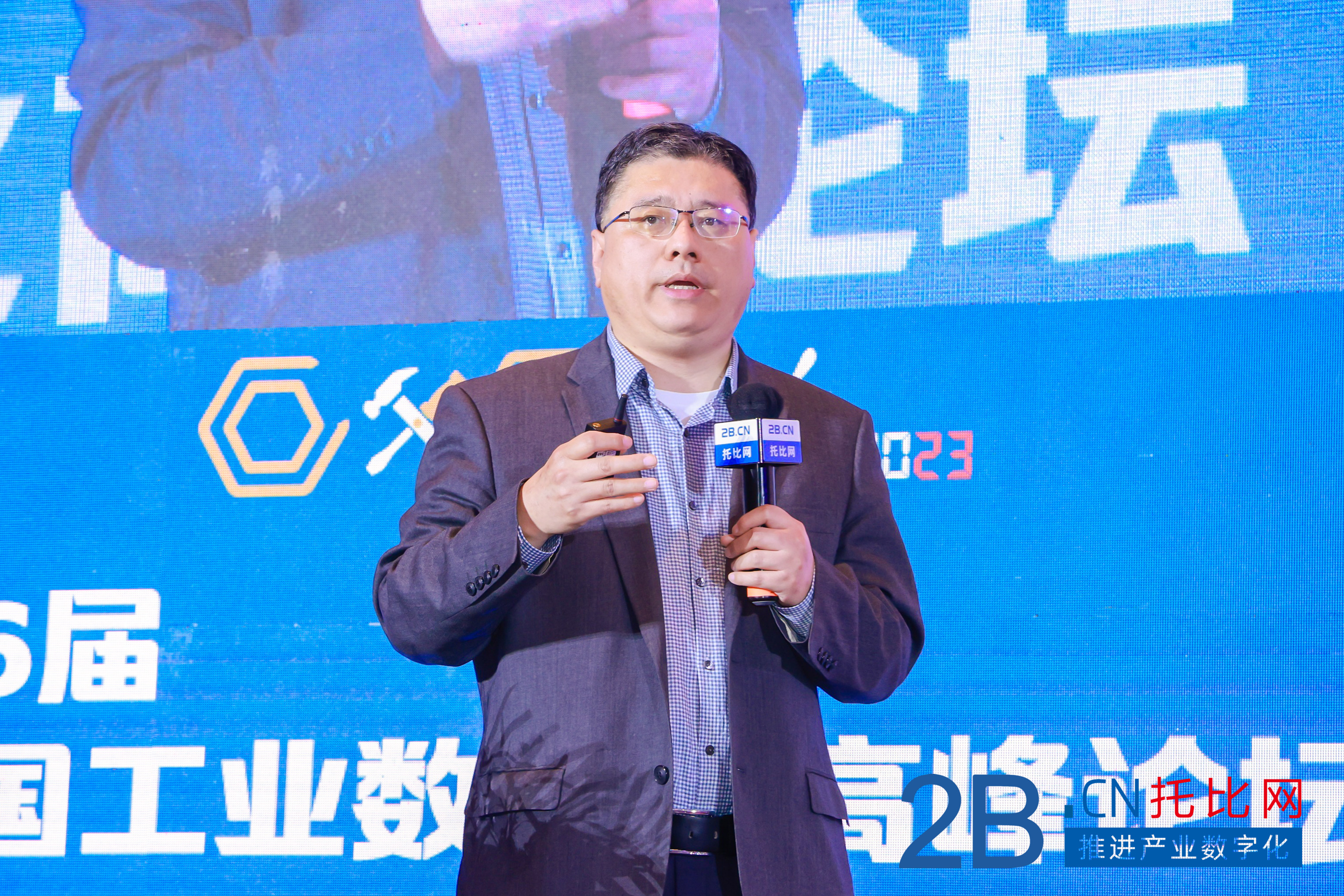 董明.jpg